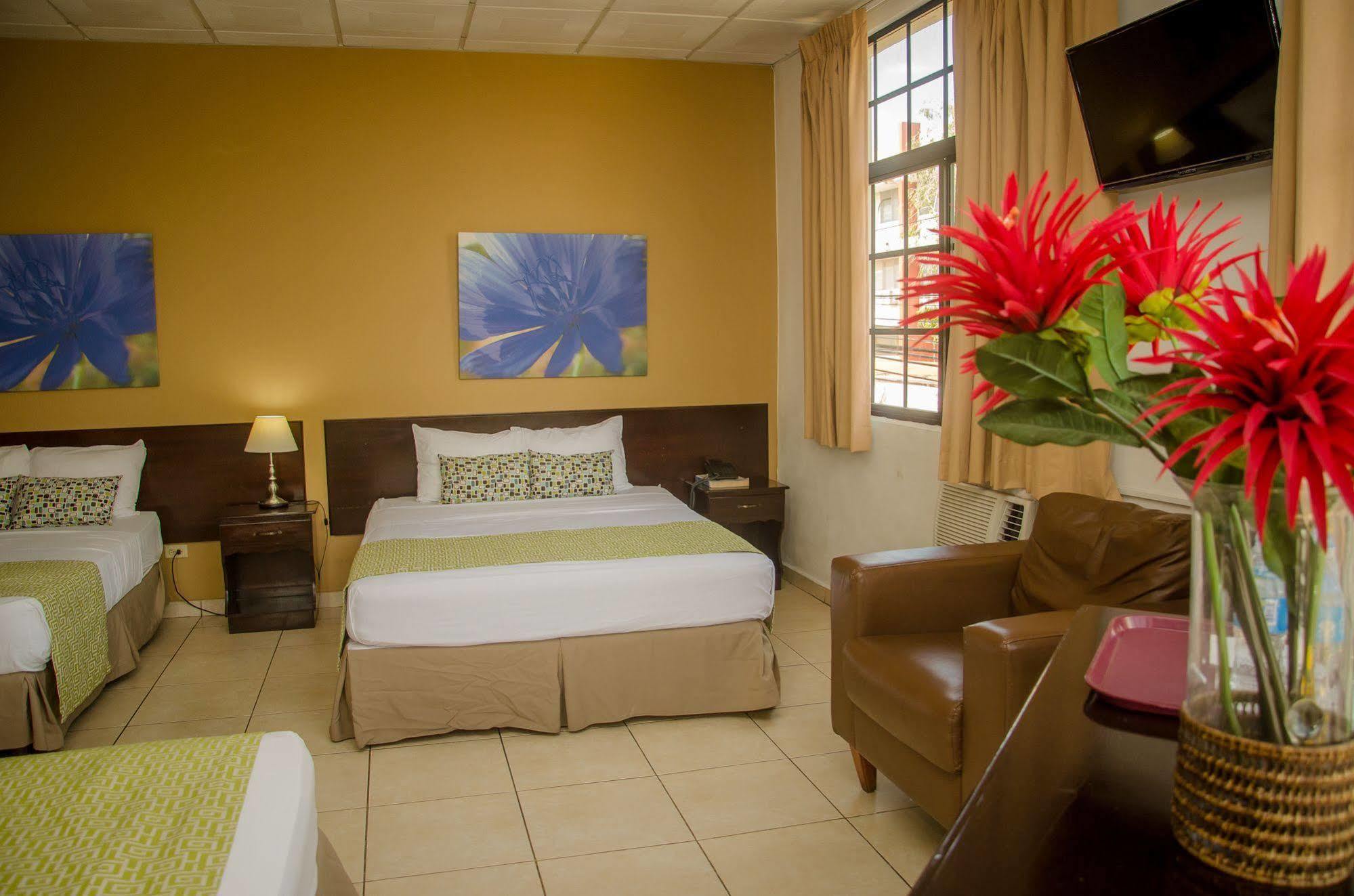 Hotel Residencial Cervantes David Luaran gambar