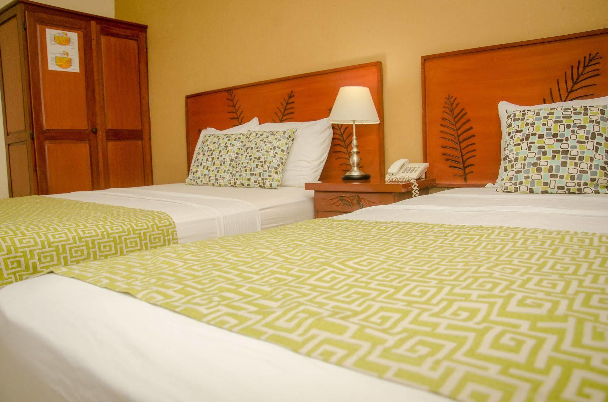 Hotel Residencial Cervantes David Luaran gambar