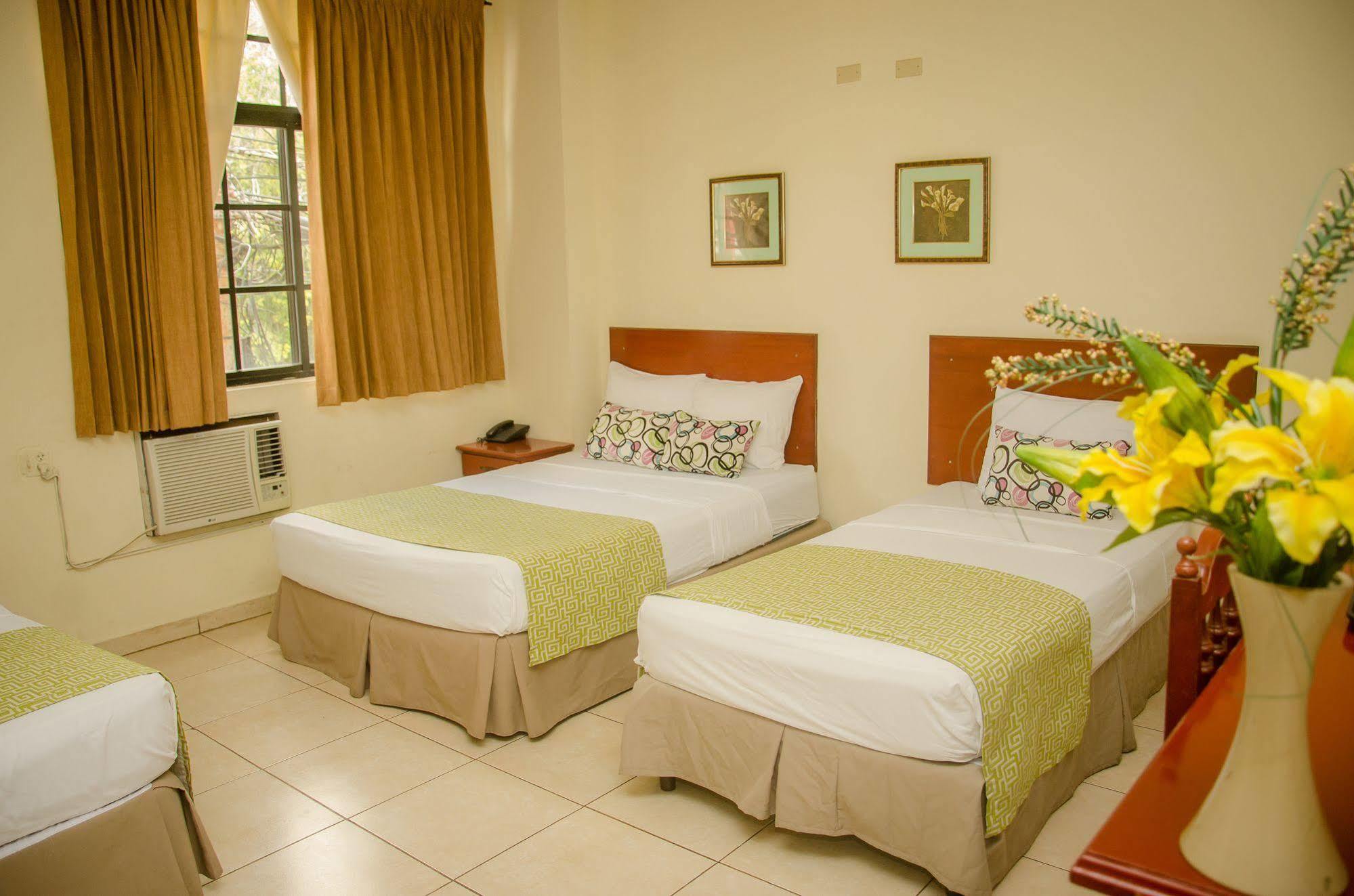 Hotel Residencial Cervantes David Luaran gambar