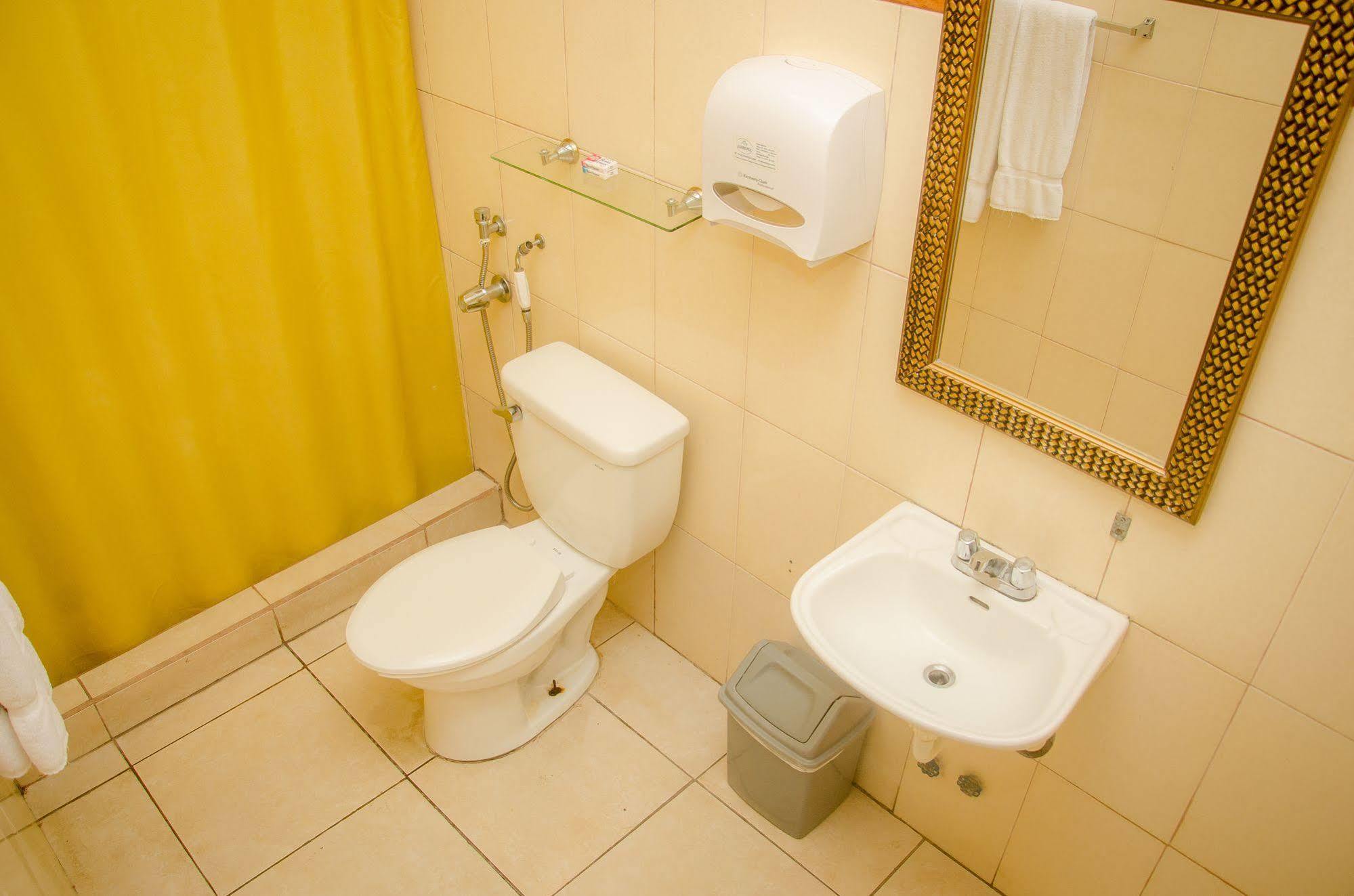 Hotel Residencial Cervantes David Luaran gambar