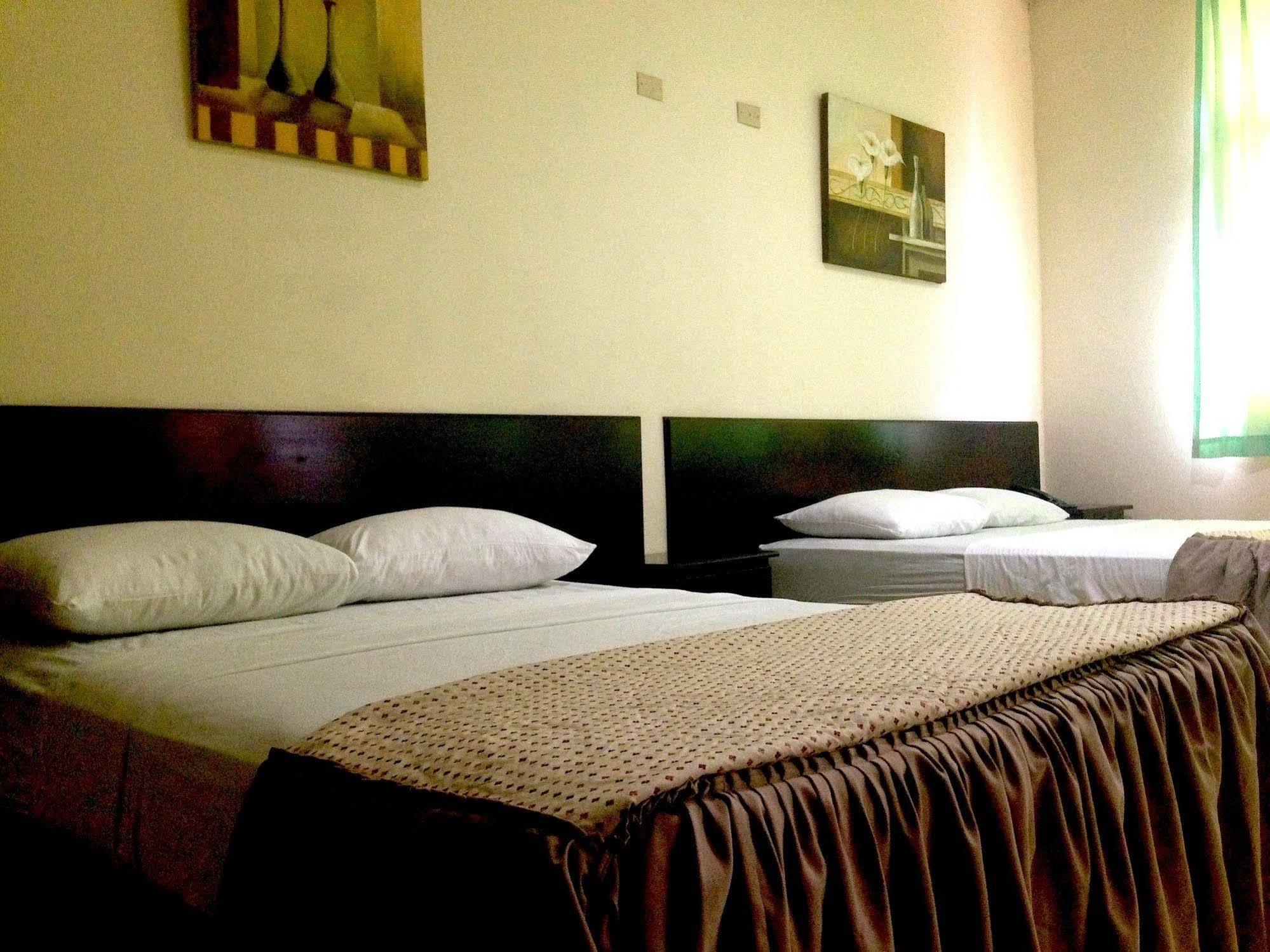Hotel Residencial Cervantes David Luaran gambar