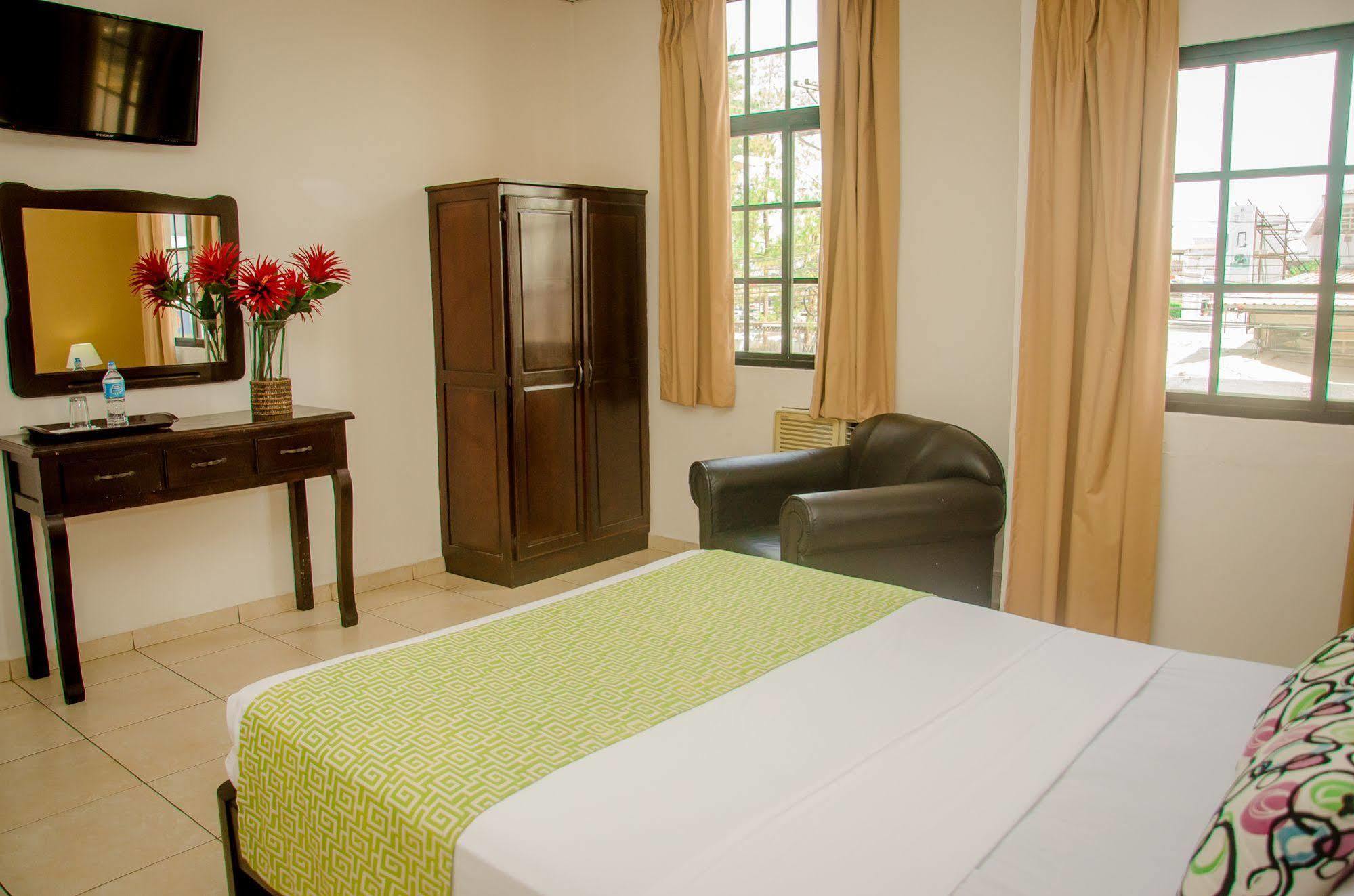 Hotel Residencial Cervantes David Luaran gambar