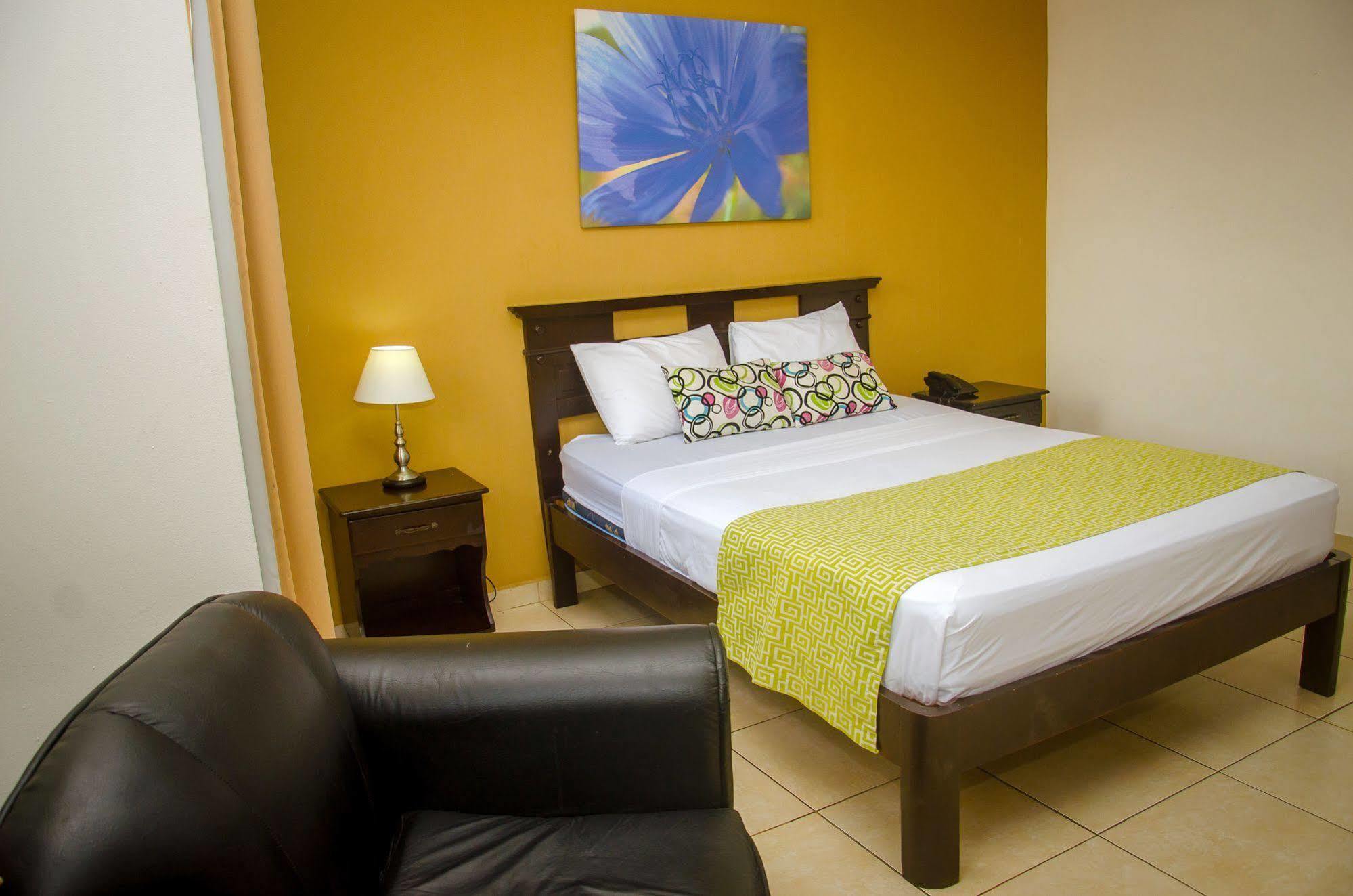 Hotel Residencial Cervantes David Luaran gambar