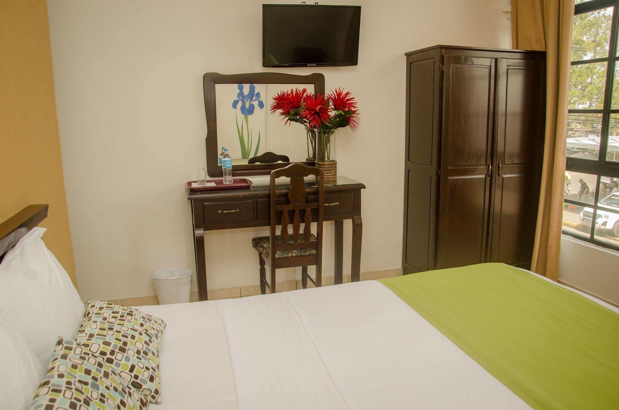 Hotel Residencial Cervantes David Luaran gambar