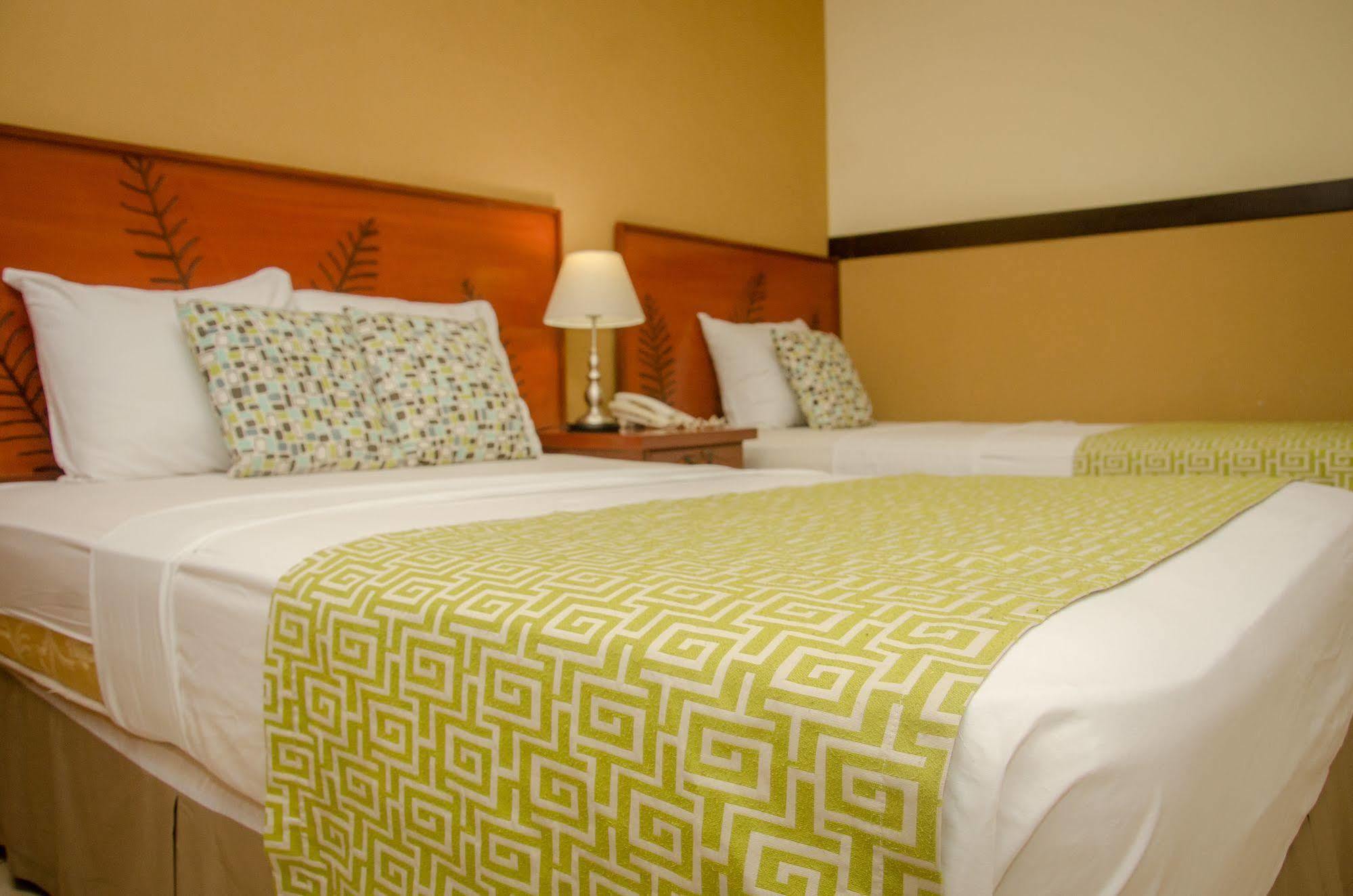 Hotel Residencial Cervantes David Luaran gambar