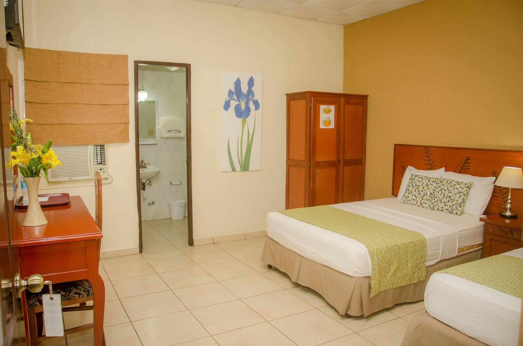 Hotel Residencial Cervantes David Luaran gambar