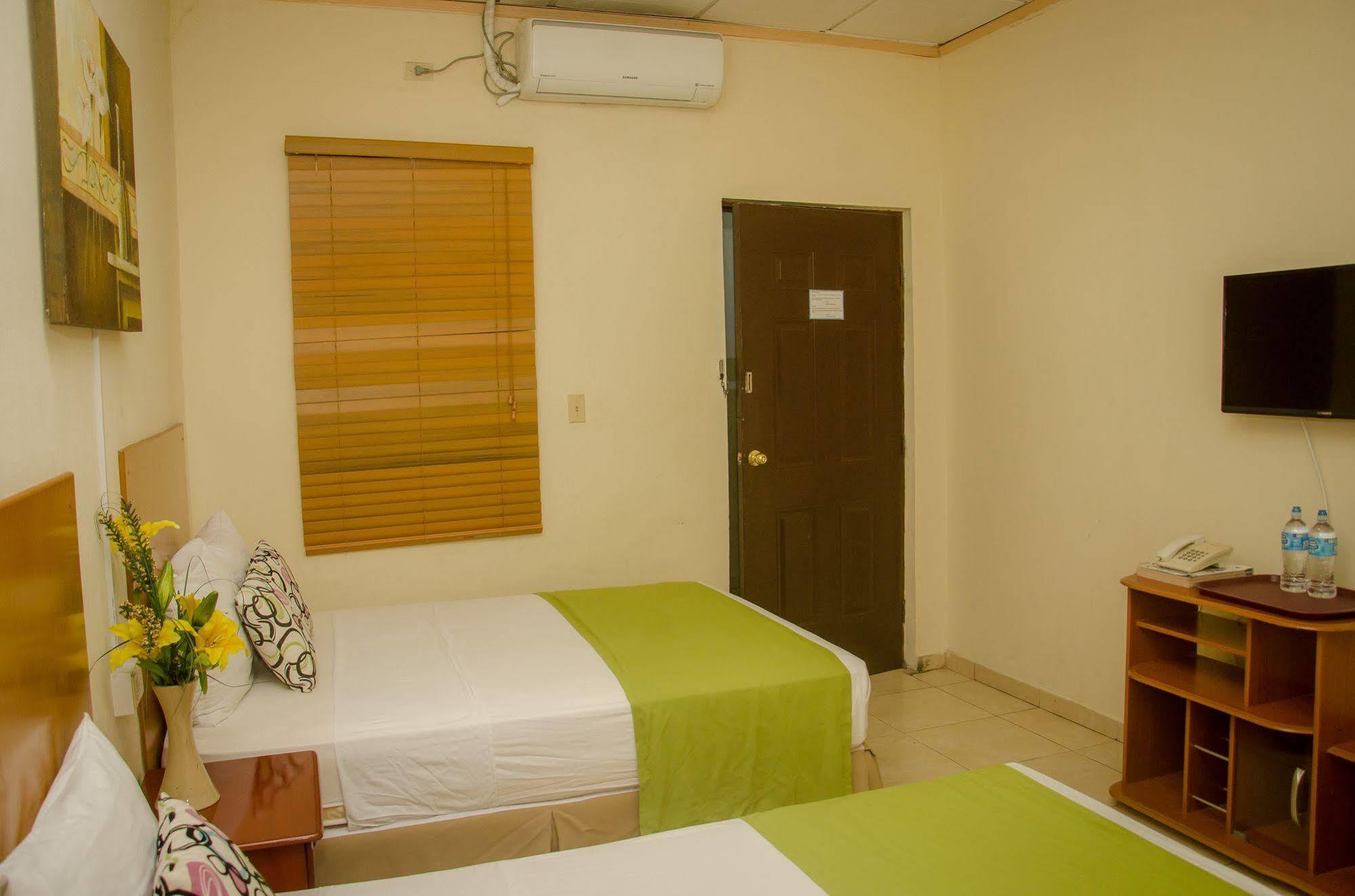 Hotel Residencial Cervantes David Luaran gambar