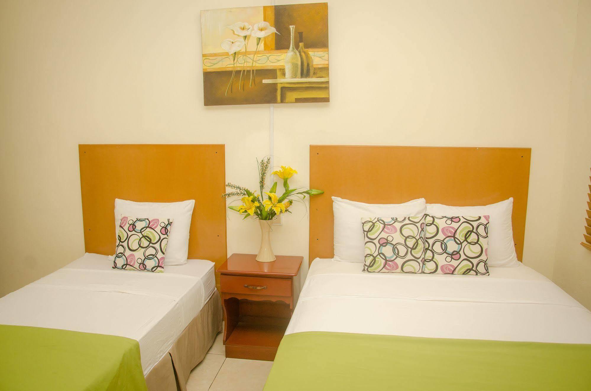 Hotel Residencial Cervantes David Luaran gambar