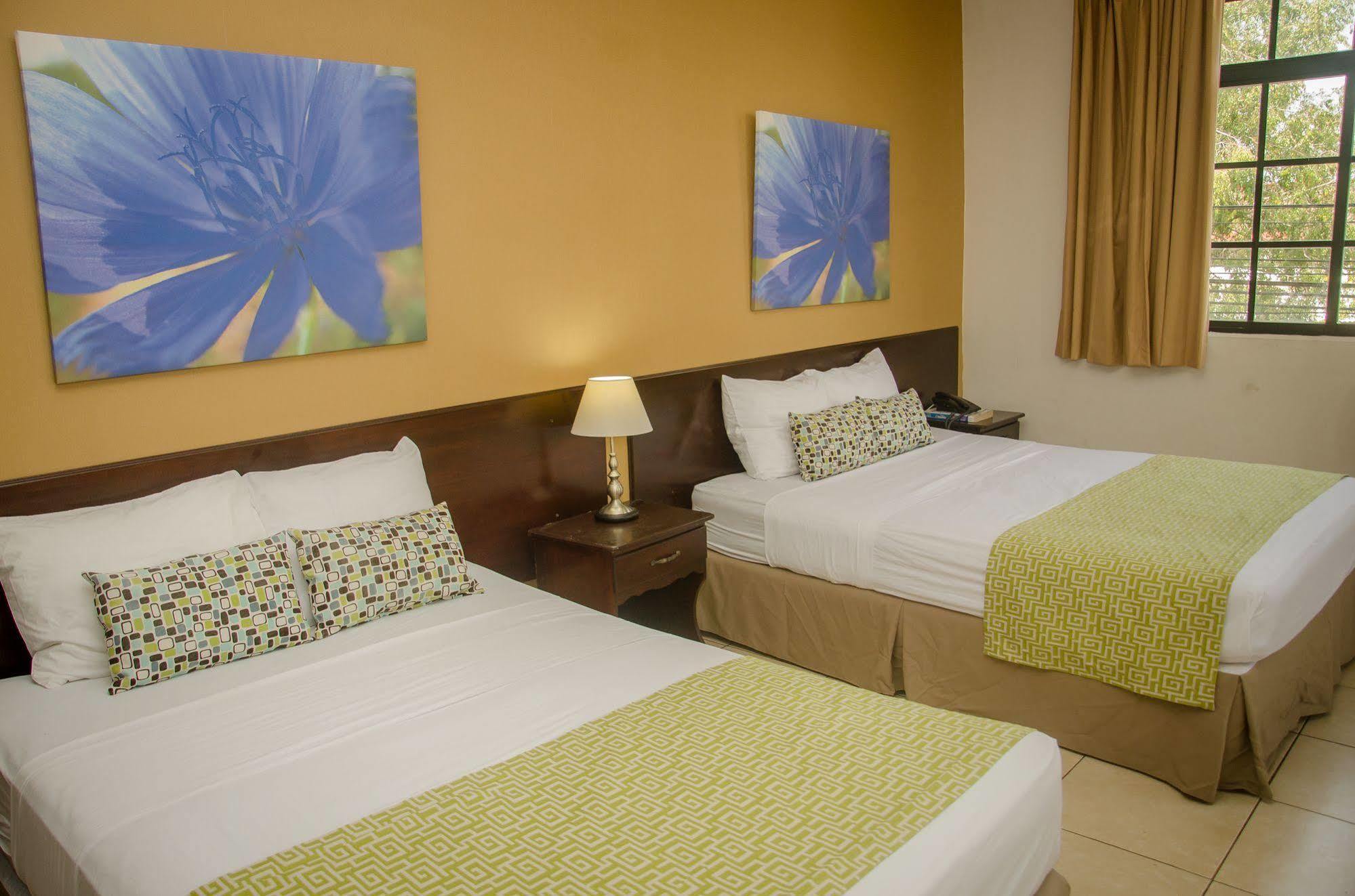Hotel Residencial Cervantes David Luaran gambar